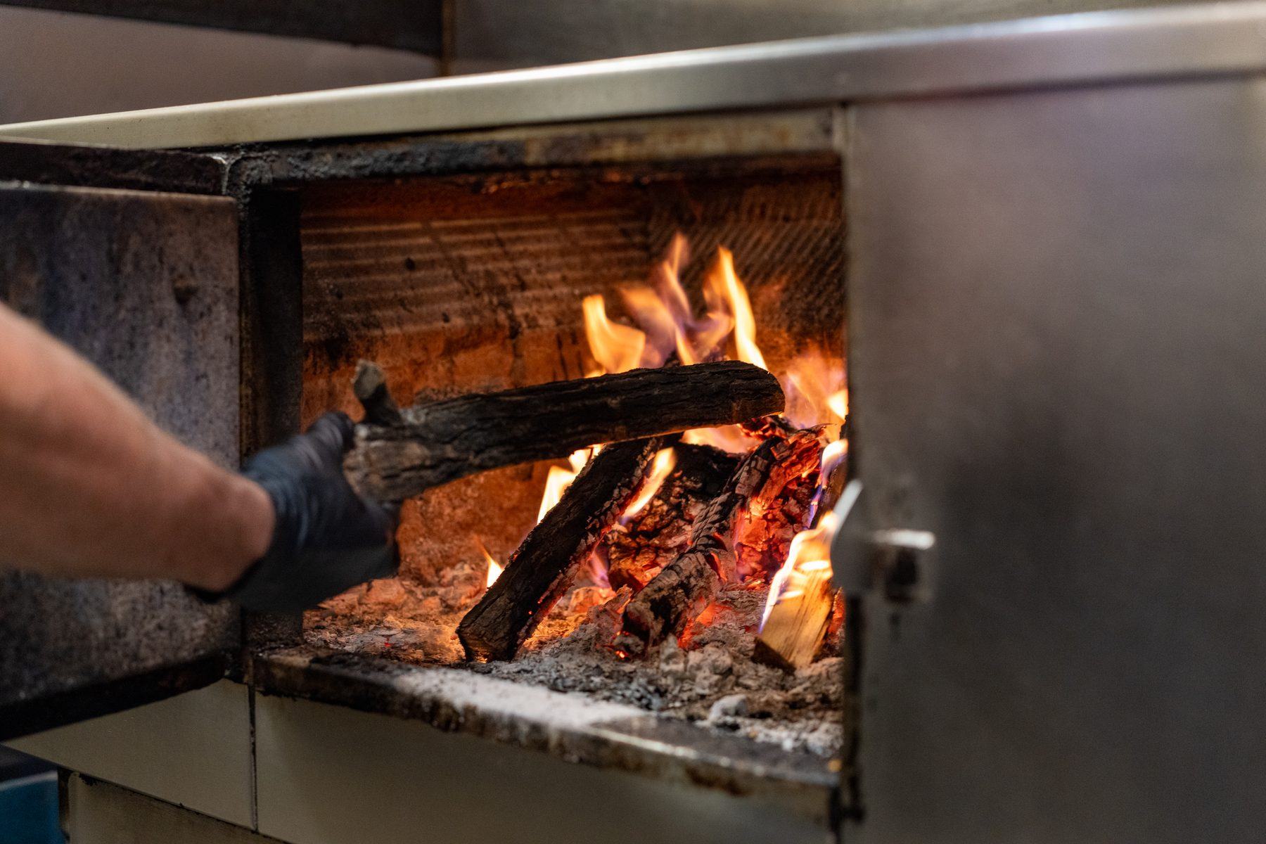 Wood burning in the Eddyline grill